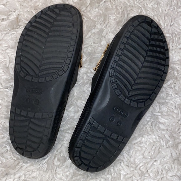 Crocs with designer jibbs - Picture 3 of 4